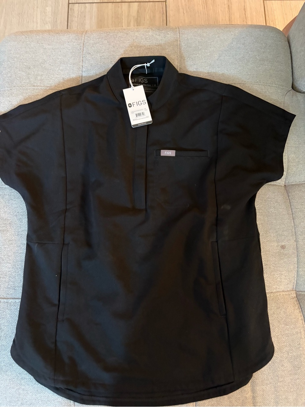 Figs Black Women's Short-Sleeve Casual Button-Down Shirt